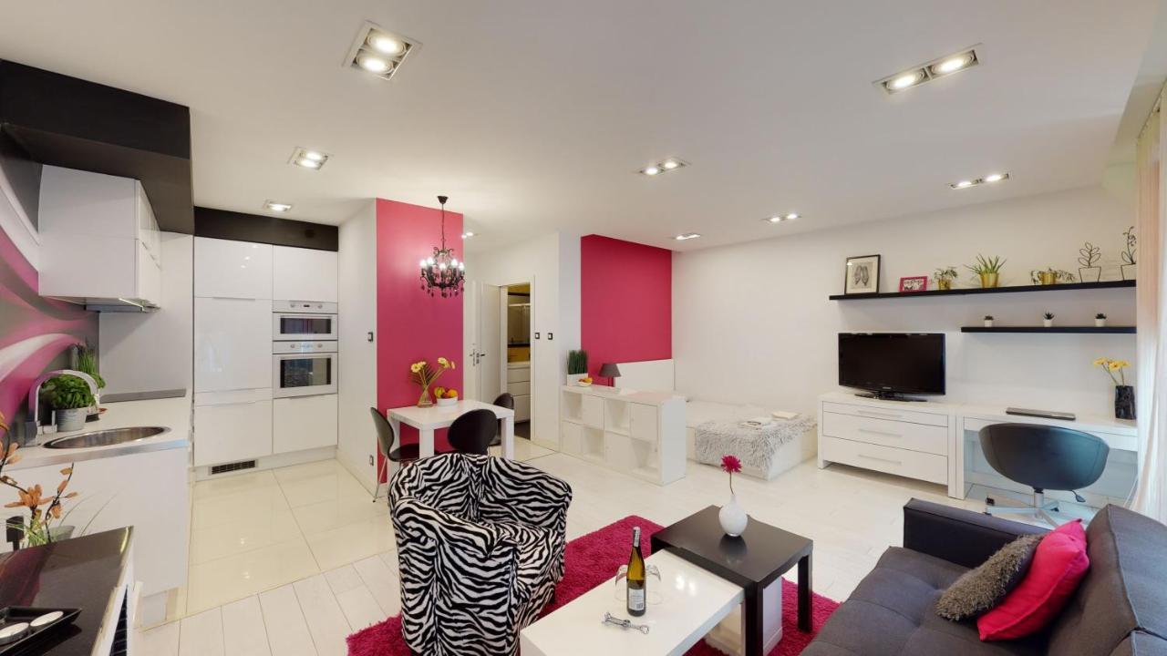 Pink Rydygiera 2a Tectum Apartment