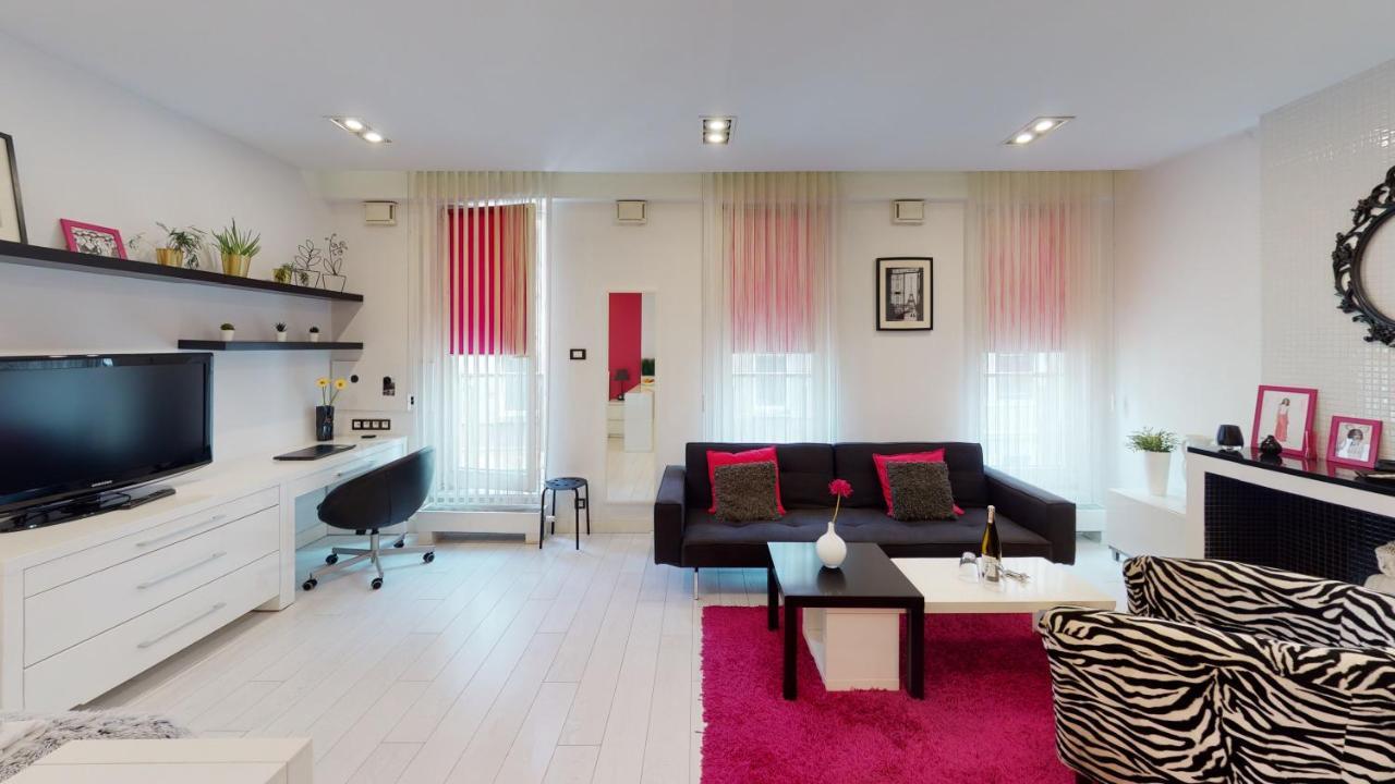 Pink Rydygiera 2a Tectum Apartment *